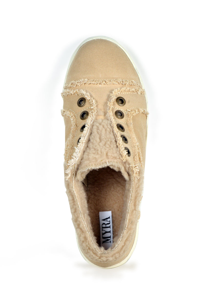 Western sneakers in beige colour with fluffy lining around the opening