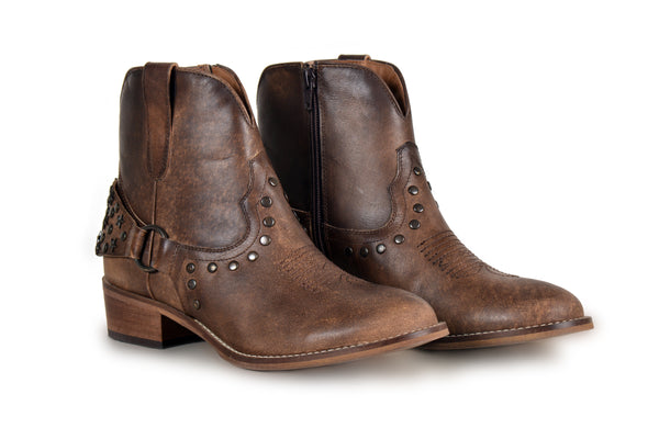 Leather boots for women in brown color