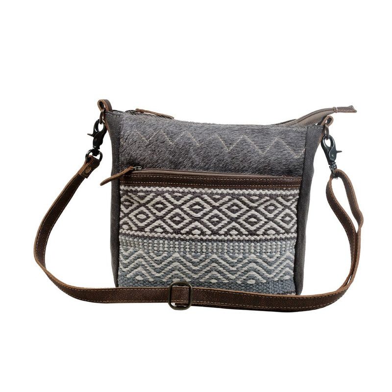 CHEVRON PATTERNED CROSS BODY BAG