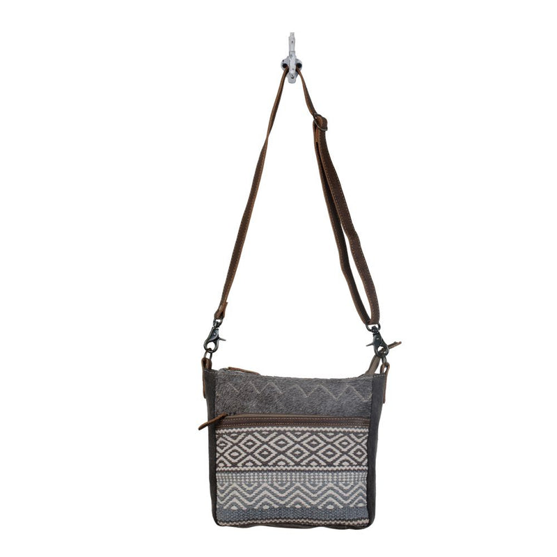 CHEVRON PATTERNED CROSS BODY BAG