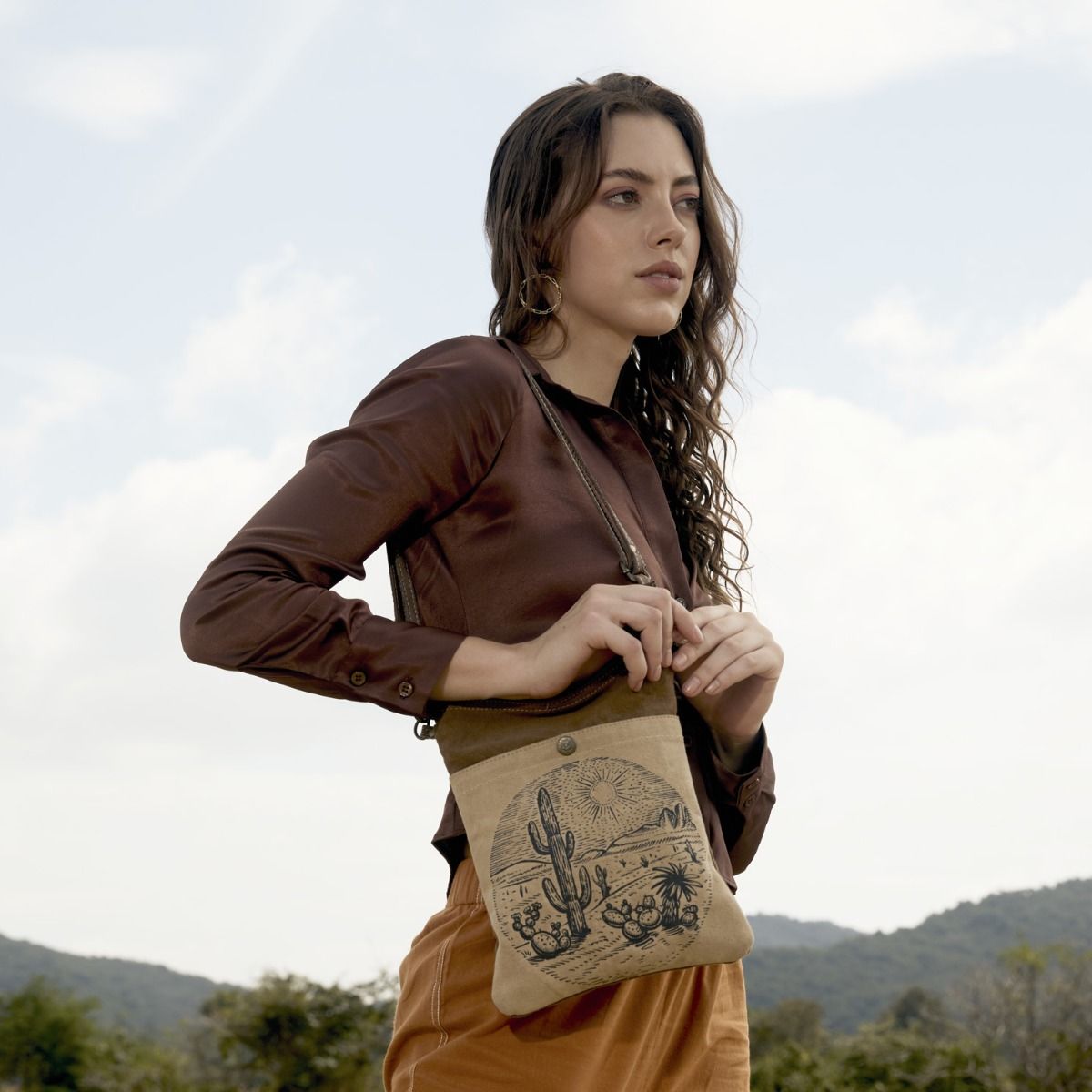 Maru Small & Crossbody bag - MyraUSA